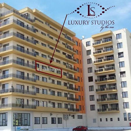 Summerland Luxury Studios By The Sea 마마이아 외부 사진