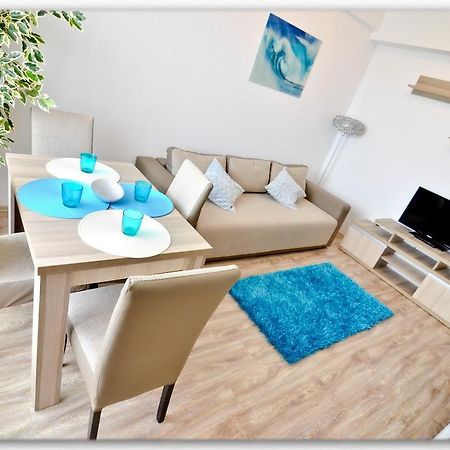 Summerland Luxury Studios By The Sea 마마이아 객실 사진