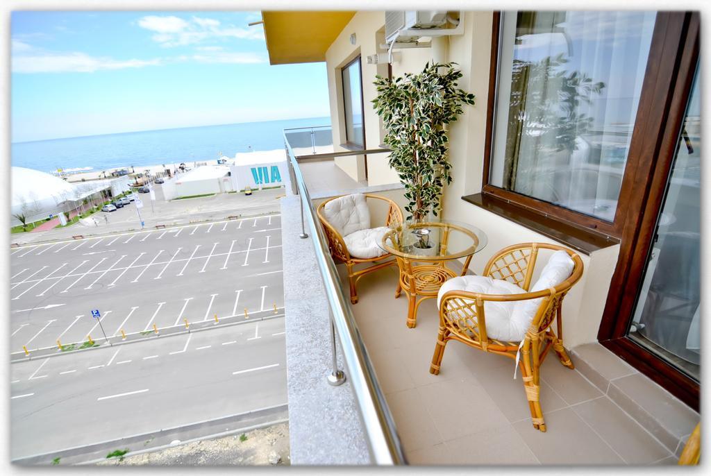 Summerland Luxury Studios By The Sea 마마이아 객실 사진